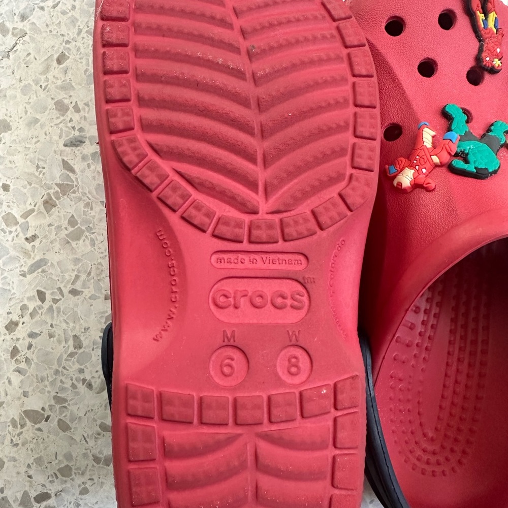 Crocs red men 6 woman 8